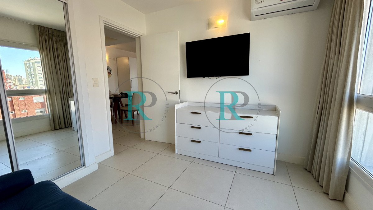 Apartamento ID.2125 - Apartamento de dos dormitorios a metros de playa brava y mansa en Punta del Este
