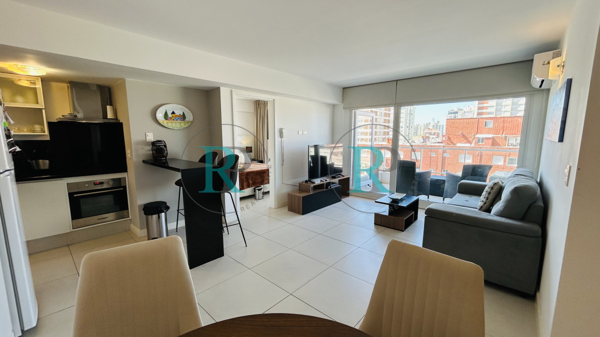 Apartamento ID.2125 - Apartamento de dos dormitorios a metros de playa brava y mansa en Punta del Este