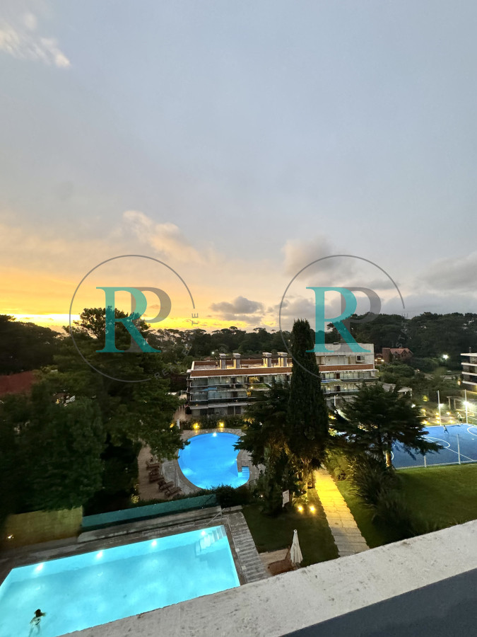 Apartamento ID.2409 - Playa Mansa apartamento 2 dormitorios 2 baños 