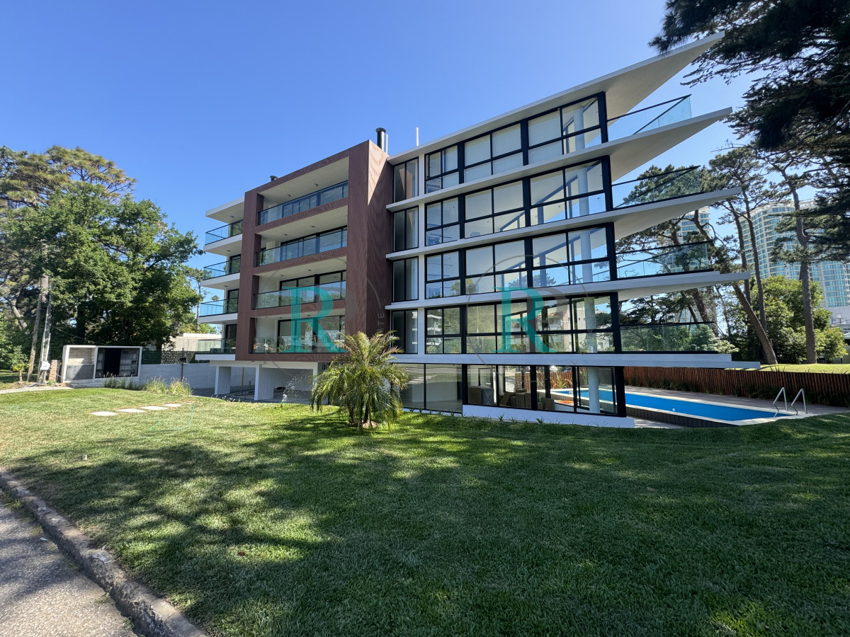 Apartamento ID.2056 - Apartamento en venta en Playa Mansa, 3 dormitorios, Punta del Este