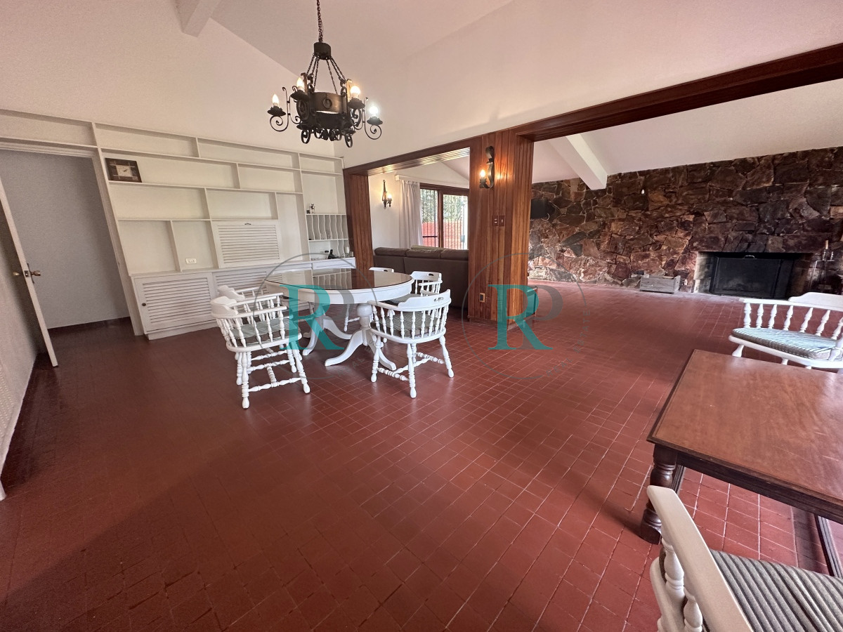 Casa ID.263 - Punta del Este casa en venta de 3 dormitorios en Barrio Cantegril