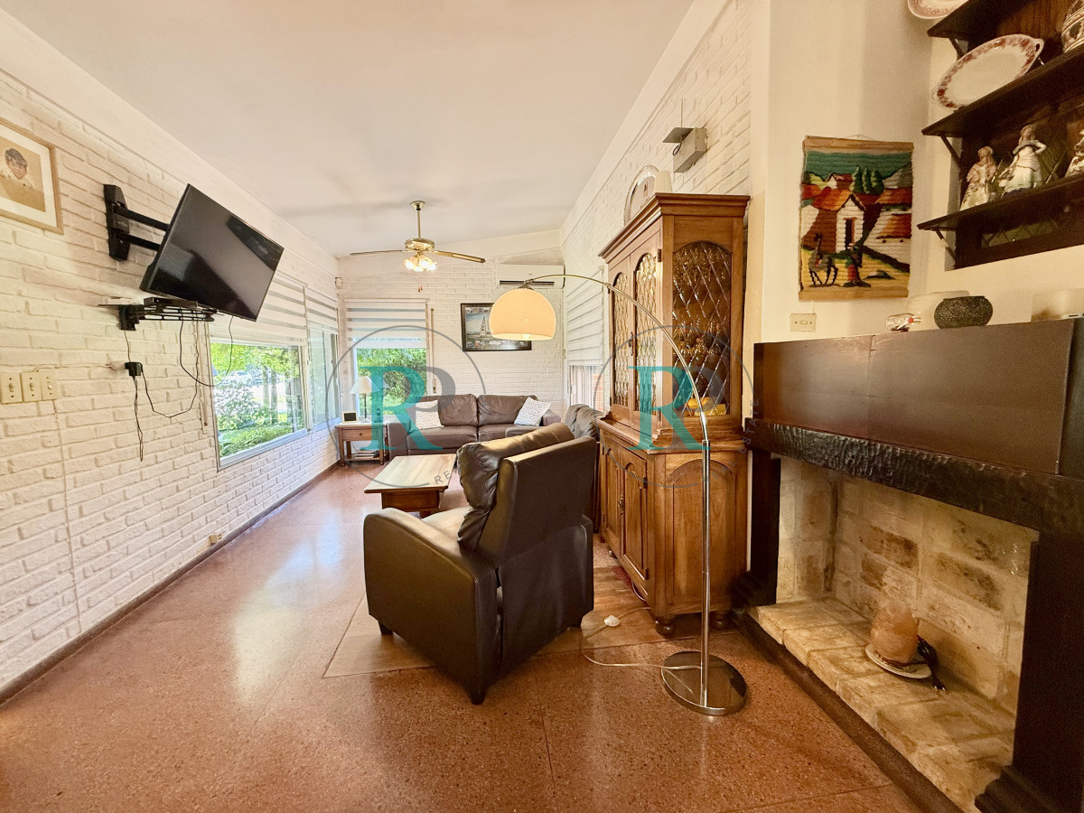 Casa ID.2350 - Casa en venta en Av Córdoba 