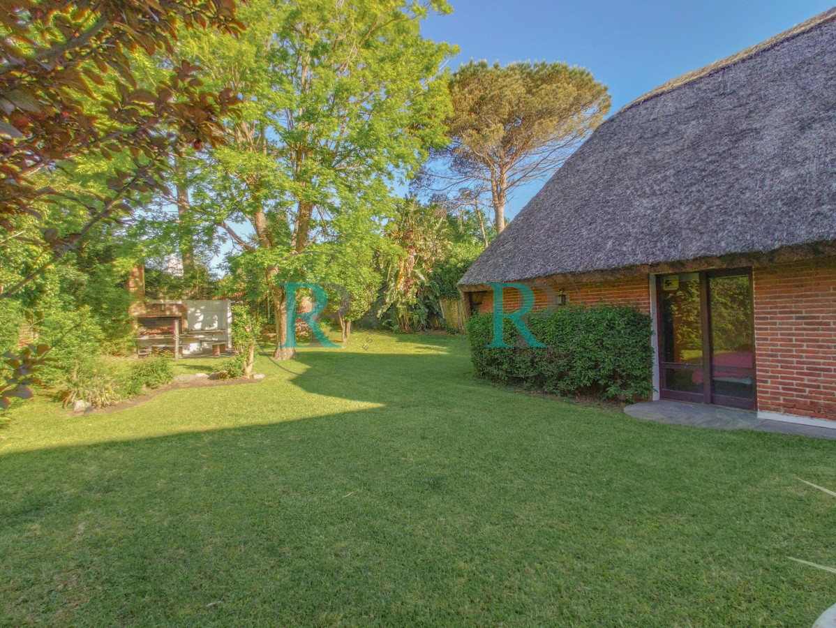 Casa ID.2433 - Casa en venta Playa Mansa 3 dormitorios