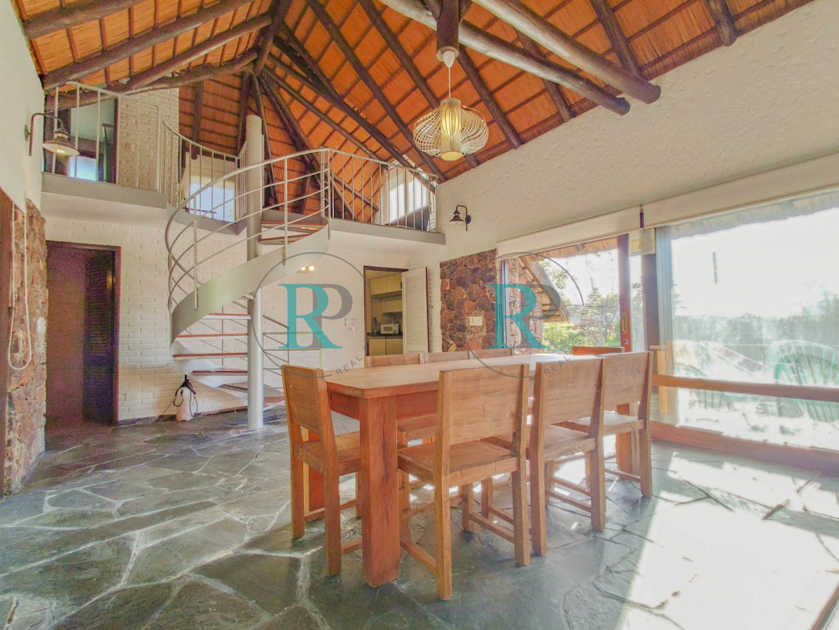 Casa ID.2433 - Casa en venta Playa Mansa 3 dormitorios