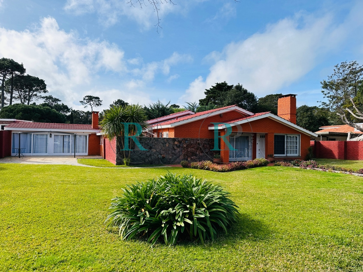 Casa ID.263 - Punta del Este casa en venta de 3 dormitorios en Barrio Cantegril