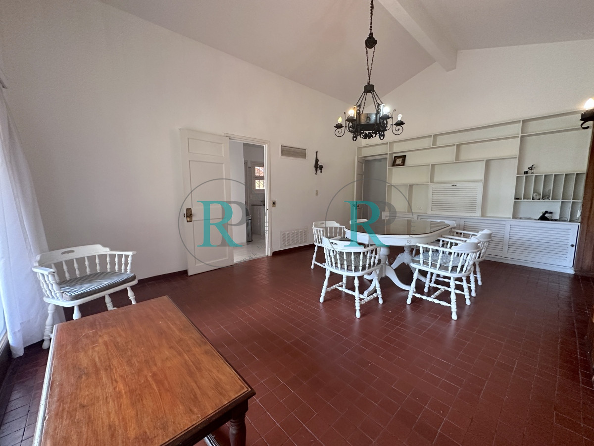 Casa ID.263 - Punta del Este casa en venta de 3 dormitorios en Barrio Cantegril