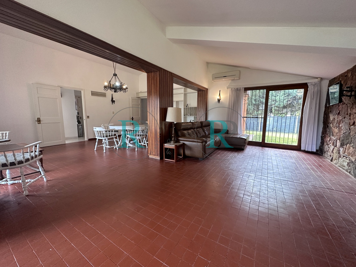 Casa ID.263 - Punta del Este casa en venta de 3 dormitorios en Barrio Cantegril