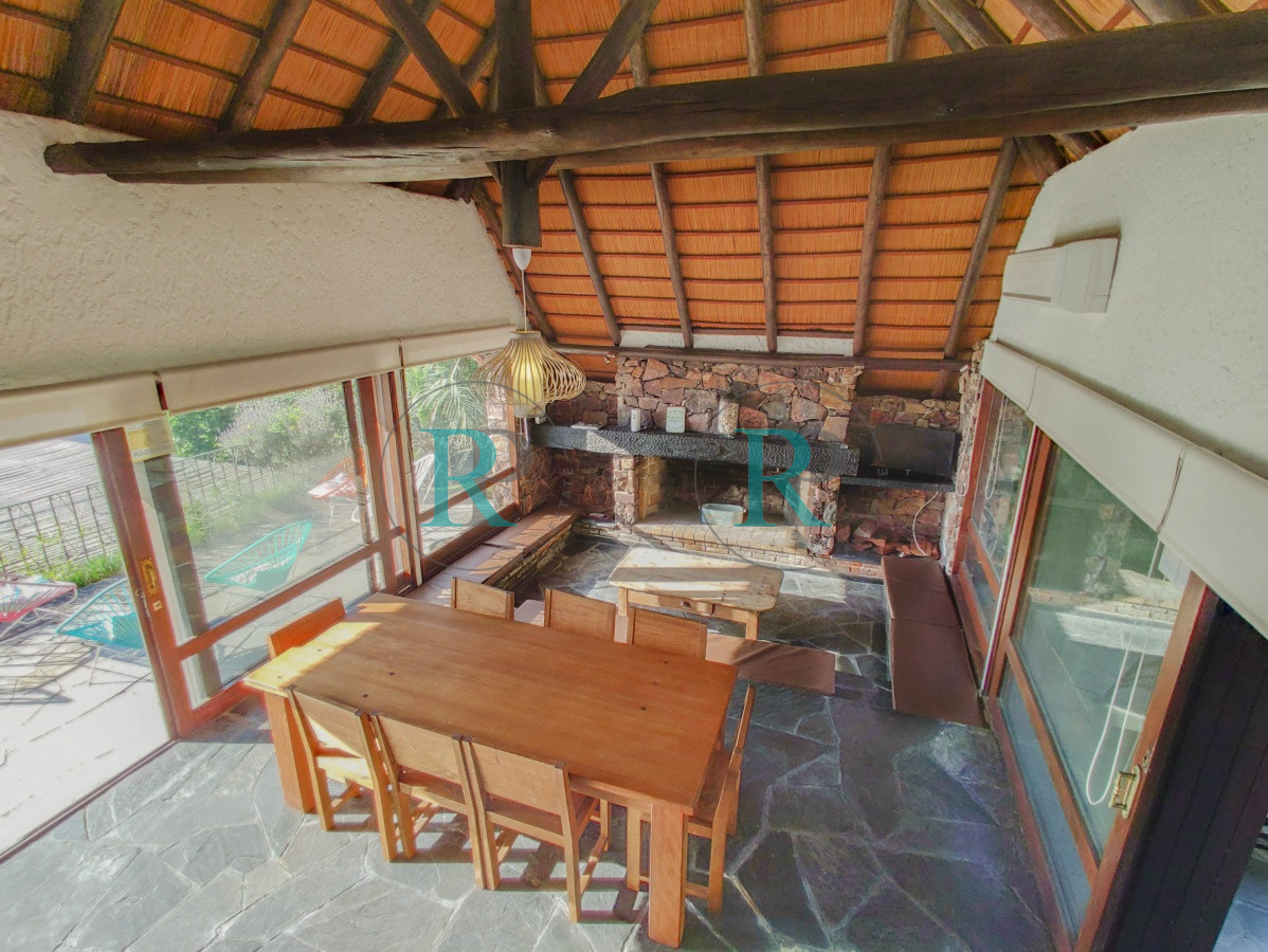 Casa ID.2433 - Casa en venta Playa Mansa 3 dormitorios