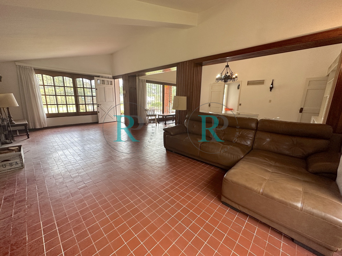 Casa ID.263 - Punta del Este casa en venta de 3 dormitorios en Barrio Cantegril