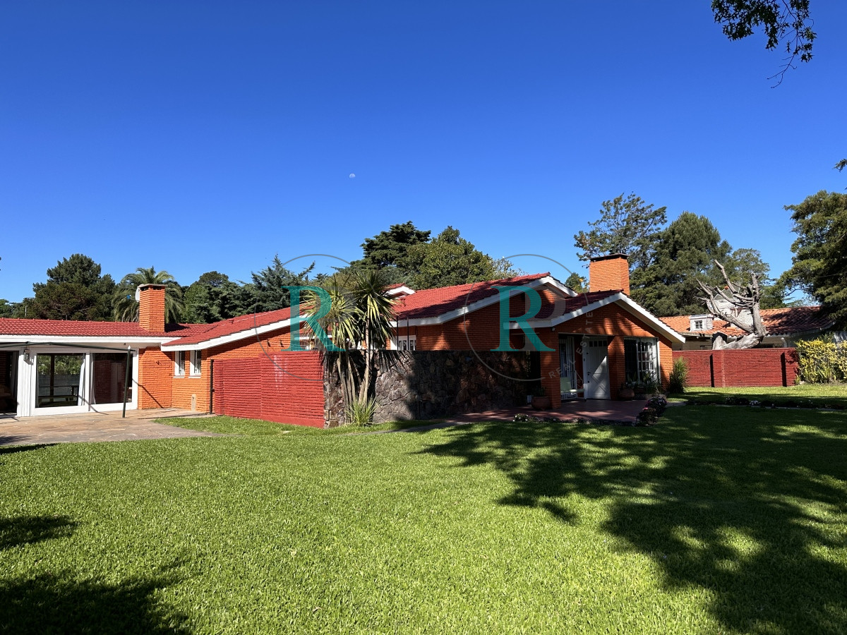 Casa ID.263 - Punta del Este casa en venta de 3 dormitorios en Barrio Cantegril