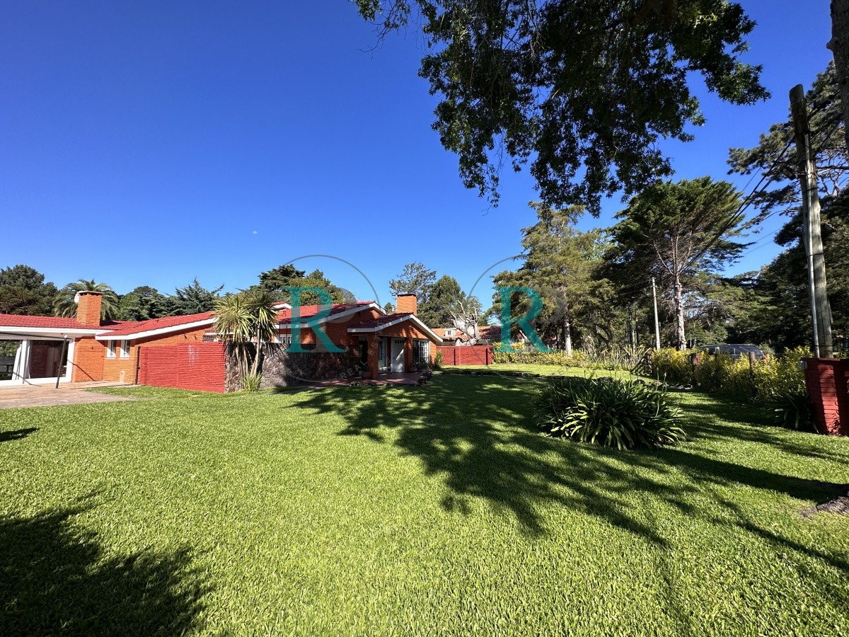 Casa ID.263 - Punta del Este casa en venta de 3 dormitorios en Barrio Cantegril
