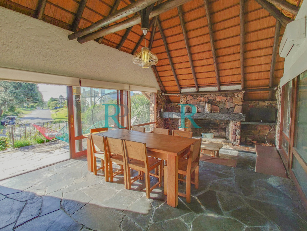 Casa ID.2433 - Casa en venta Playa Mansa 3 dormitorios
