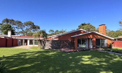 Punta del Este casa en venta de 3 dormitorios en Barrio Cantegril