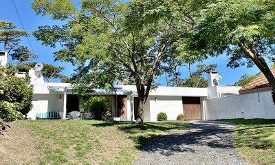 Pinares casa en excelente ubicación a 300 mts del mar!!