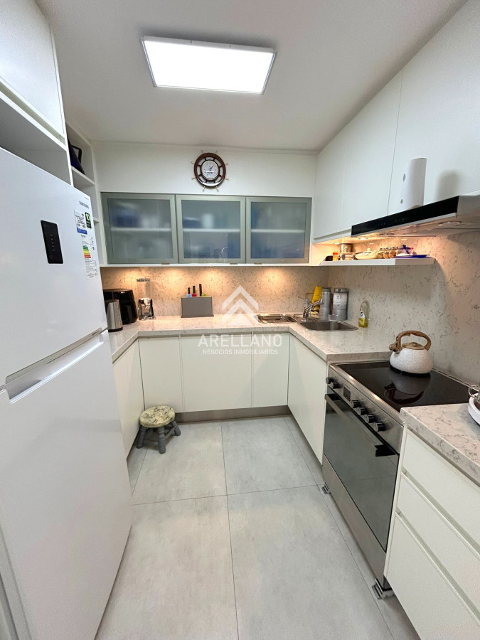 Apartamento ID.4252 - Hermoso apartamento en primera línea de 3 dormitorios, disponible en alquiler, Punta del Este 