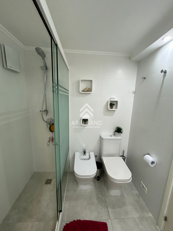 Apartamento ID.4252 - Hermoso apartamento en primera línea de 3 dormitorios, disponible en alquiler, Punta del Este 