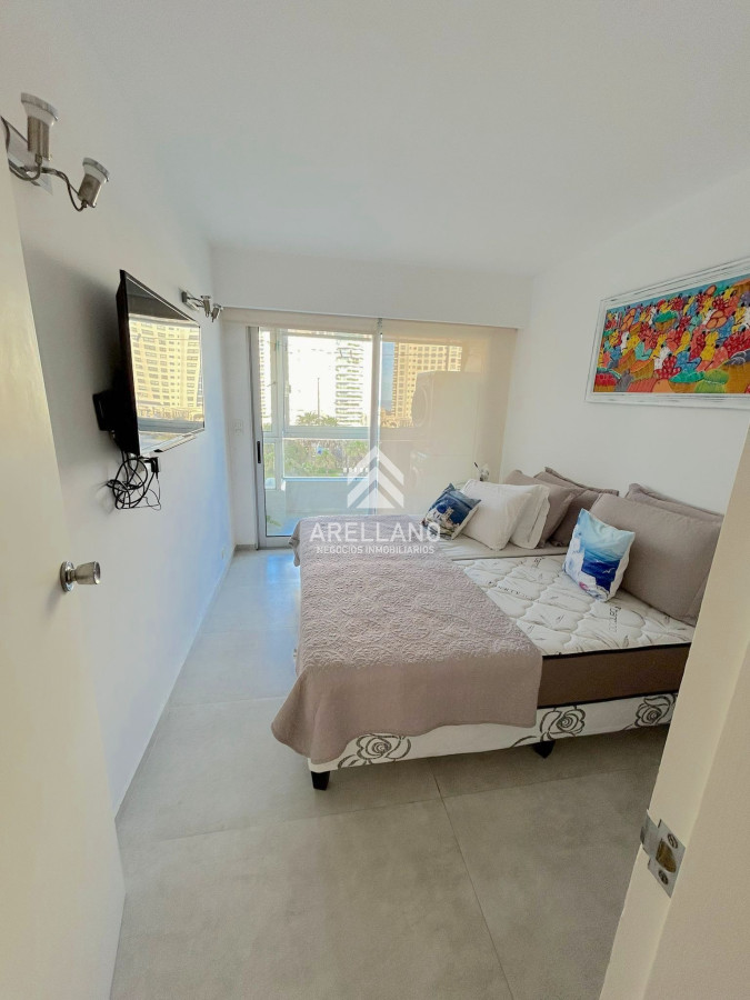 Apartamento ID.4252 - Hermoso apartamento en primera línea de 3 dormitorios, disponible en alquiler, Punta del Este 