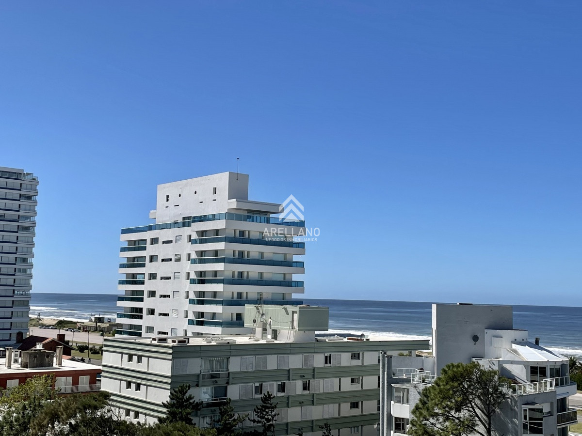 Apartamento ID.1428 - Venta Hermoso apartamento de 3 dormitorios más dependencia de servicio