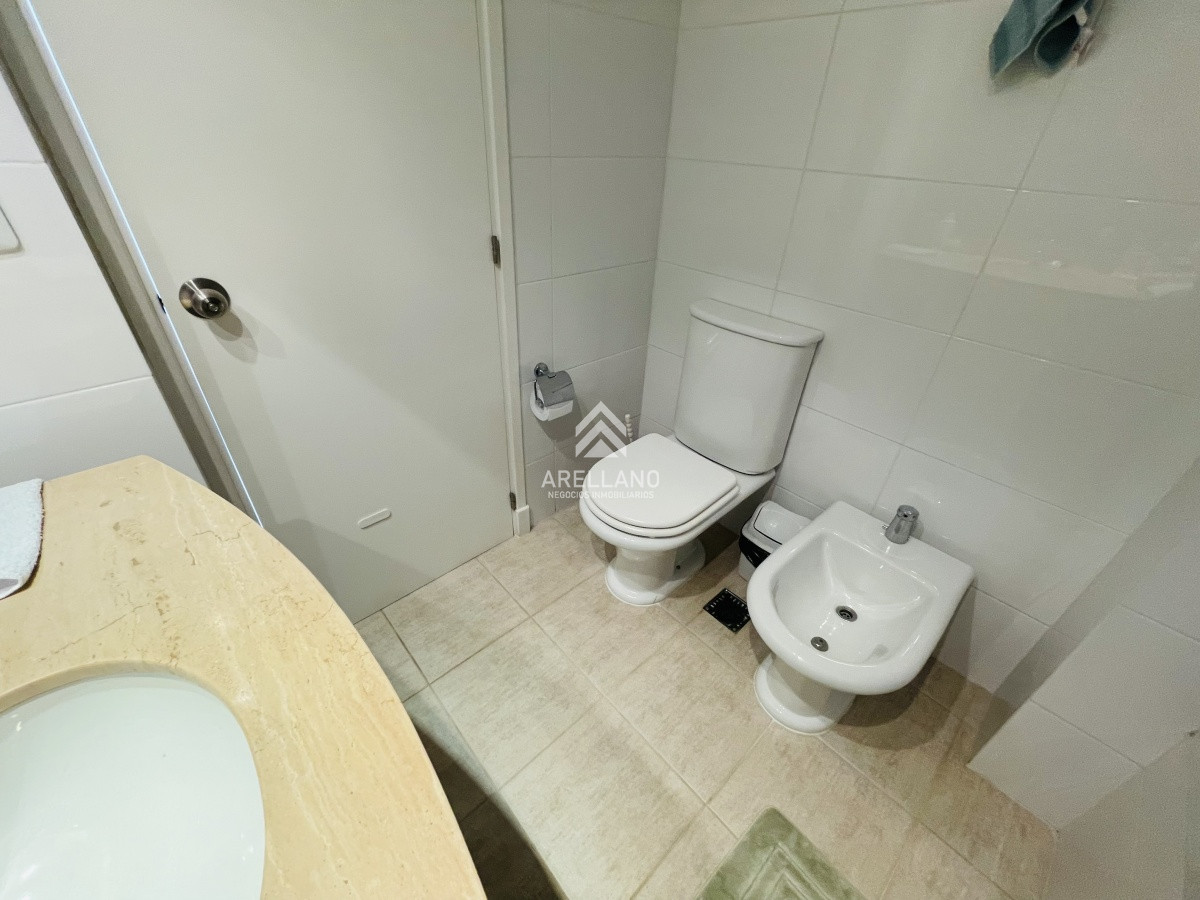 Apartamento ID.1428 - Venta Hermoso apartamento de 3 dormitorios más dependencia de servicio
