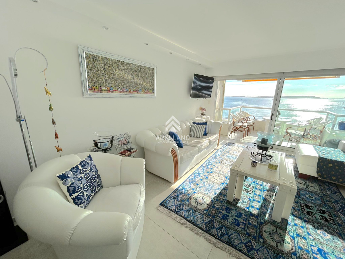 Apartamento ID.4252 - Hermoso apartamento en primera línea de 3 dormitorios, disponible en alquiler, Punta del Este 
