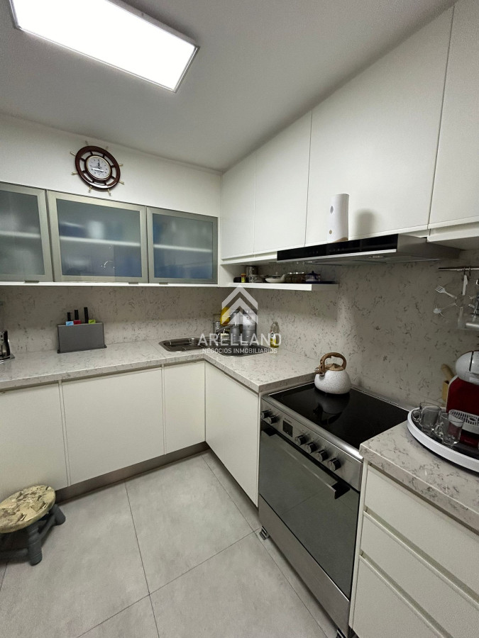 Apartamento ID.4252 - Hermoso apartamento en primera línea de 3 dormitorios, disponible en alquiler, Punta del Este 