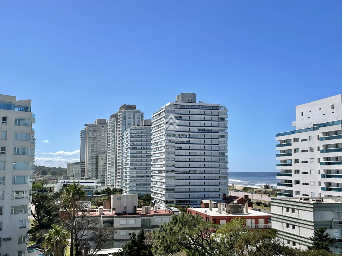 Apartamento ID.1428 - Venta Hermoso apartamento de 3 dormitorios más dependencia de servicio