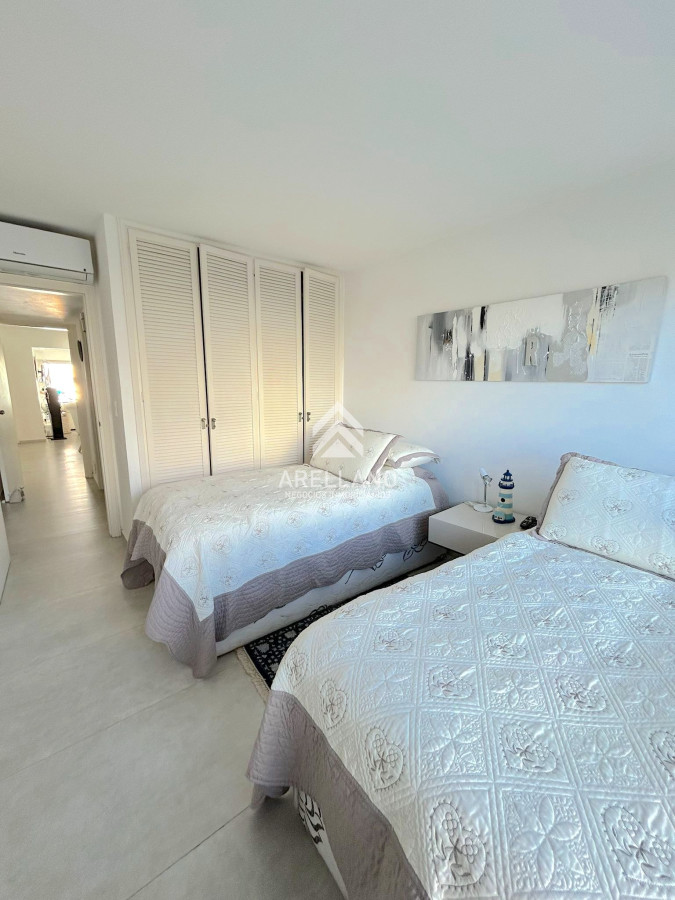Apartamento ID.4252 - Hermoso apartamento en primera línea de 3 dormitorios, disponible en alquiler, Punta del Este 