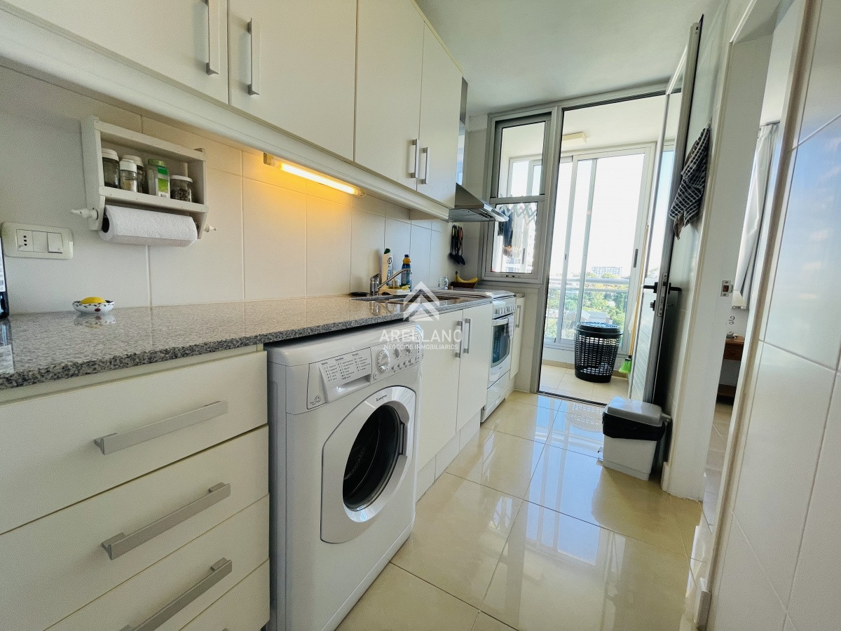 Apartamento ID.1428 - Venta Hermoso apartamento de 3 dormitorios más dependencia de servicio