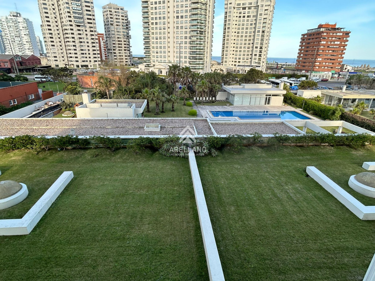 Apartamento ID.4252 - Hermoso apartamento en primera línea de 3 dormitorios, disponible en alquiler, Punta del Este 