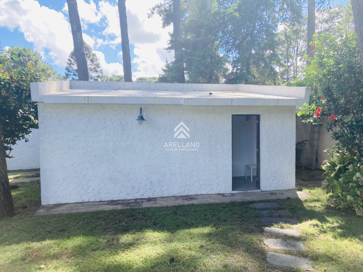 Casa ID.4231 - Venta casa 3 dormitorios  y dependencia de servicio 
