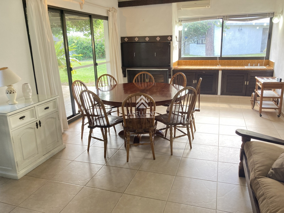 Casa ID.4231 - Venta casa 3 dormitorios  y dependencia de servicio 