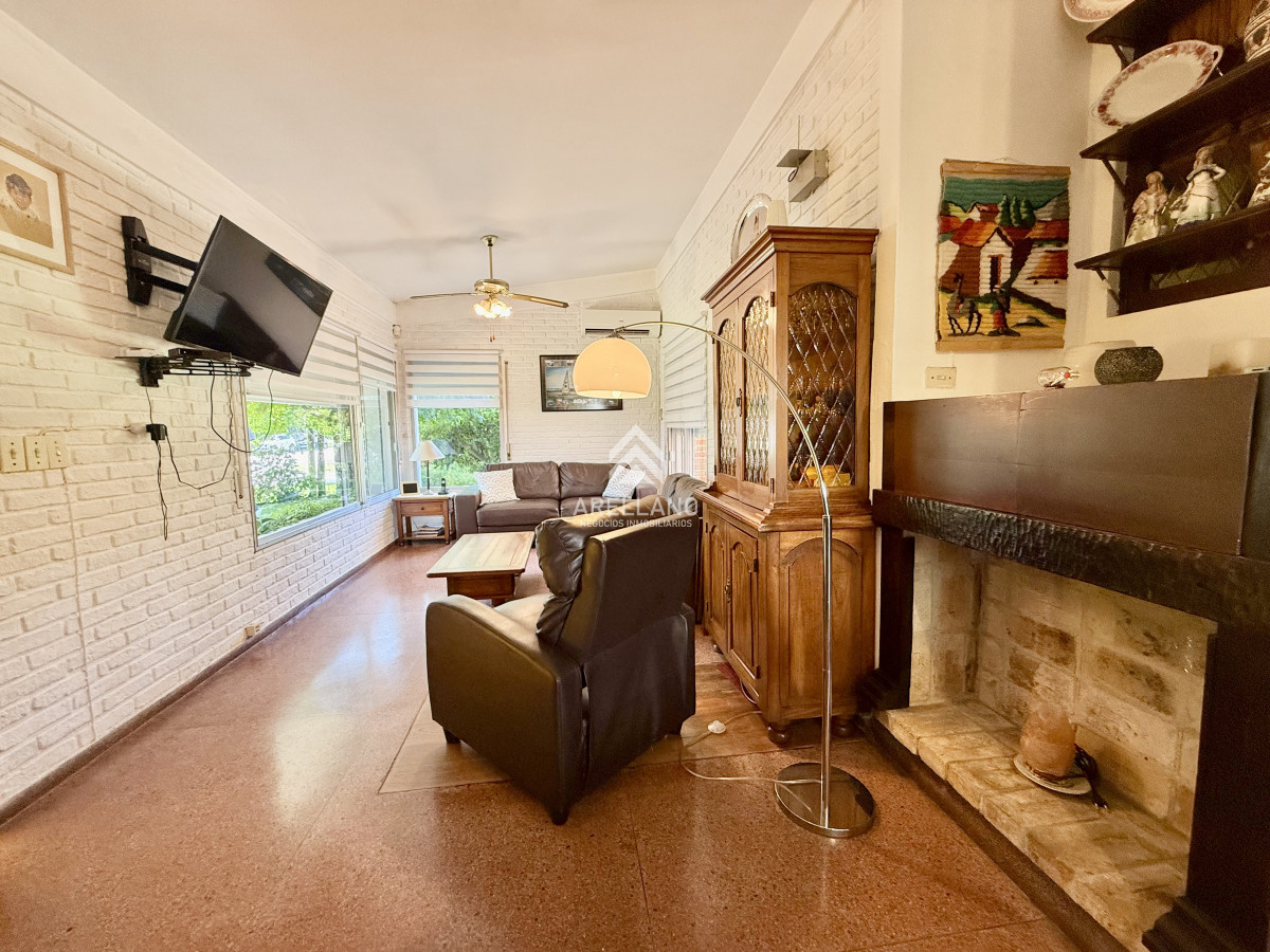 Casa ID.4352 - Casa en venta 3 DORMITORIOS Y DEPENDENCIA
