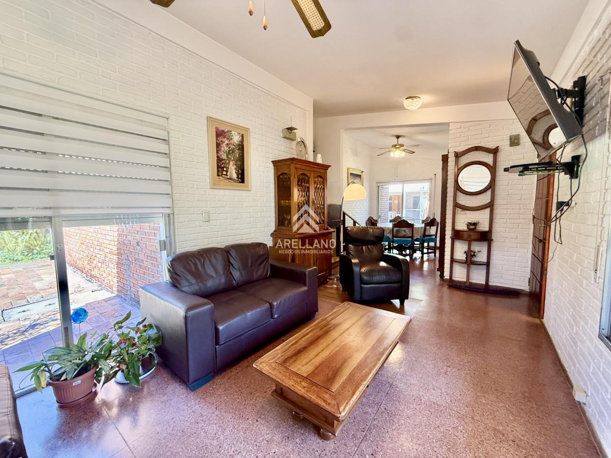 Casa ID.4352 - Casa en venta 3 DORMITORIOS Y DEPENDENCIA