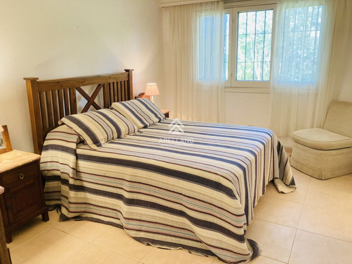 Casa ID.4231 - Venta casa 3 dormitorios  y dependencia de servicio 