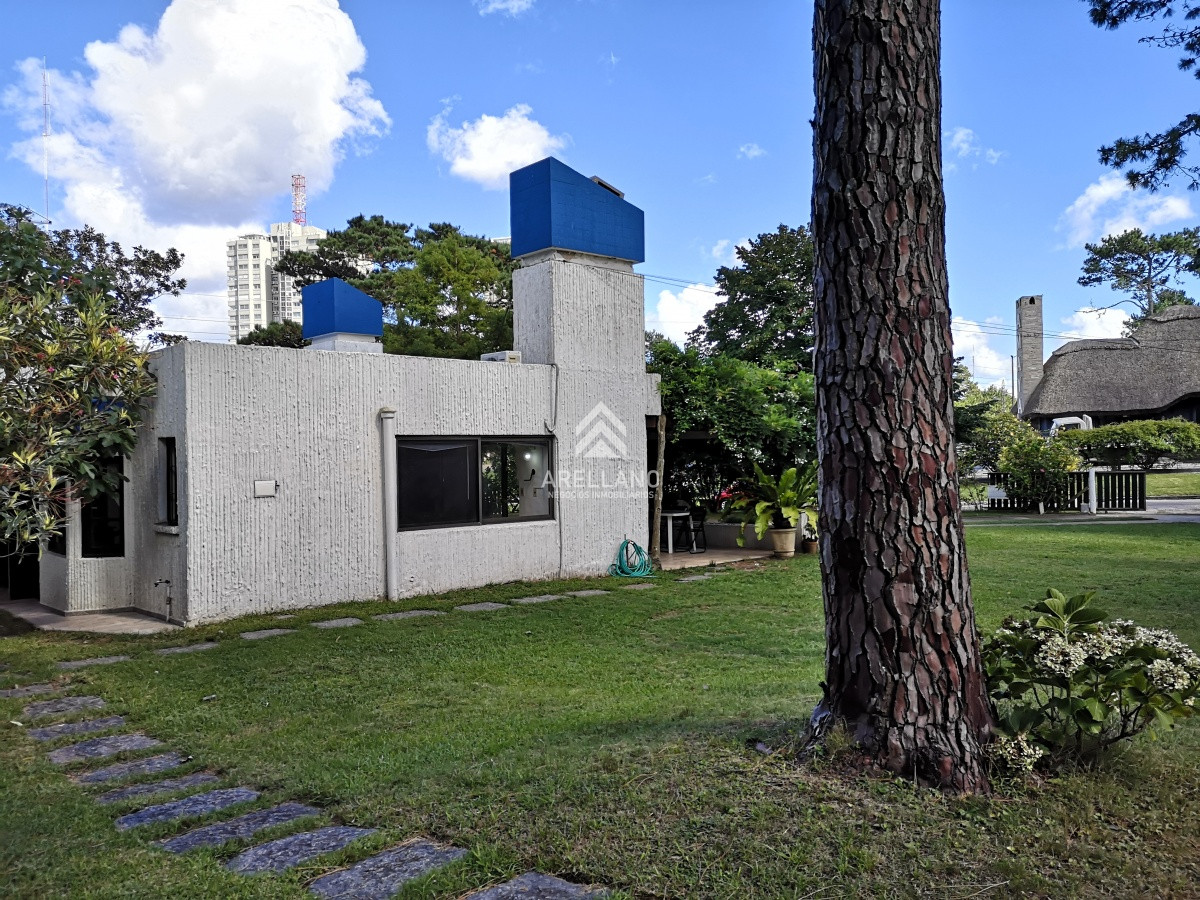 Casa ID.4231 - Venta casa 3 dormitorios  y dependencia de servicio 