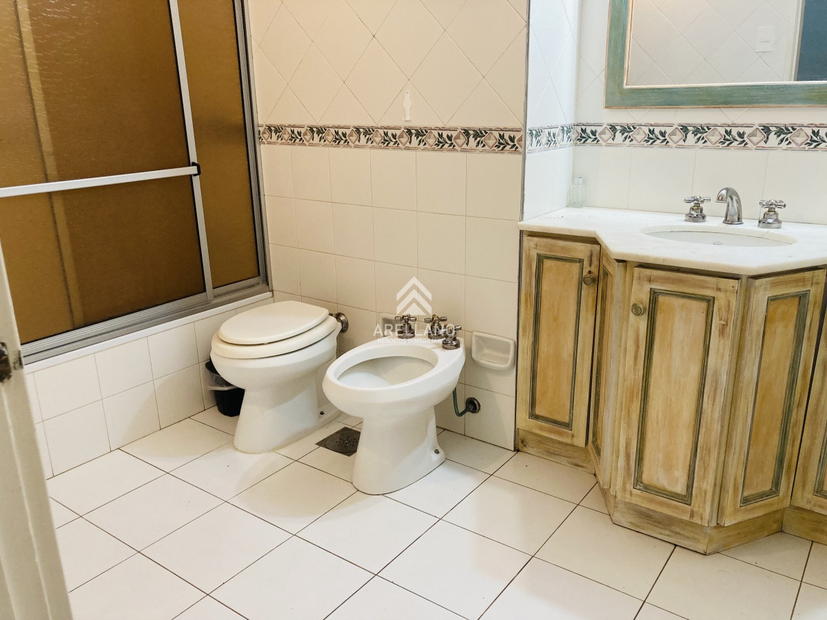 Casa ID.4231 - Venta casa 3 dormitorios  y dependencia de servicio 