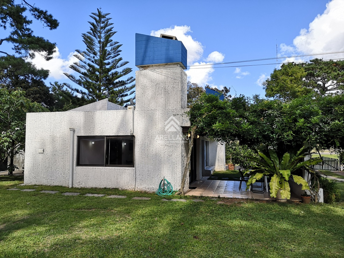 Casa ID.4231 - Venta casa 3 dormitorios  y dependencia de servicio 