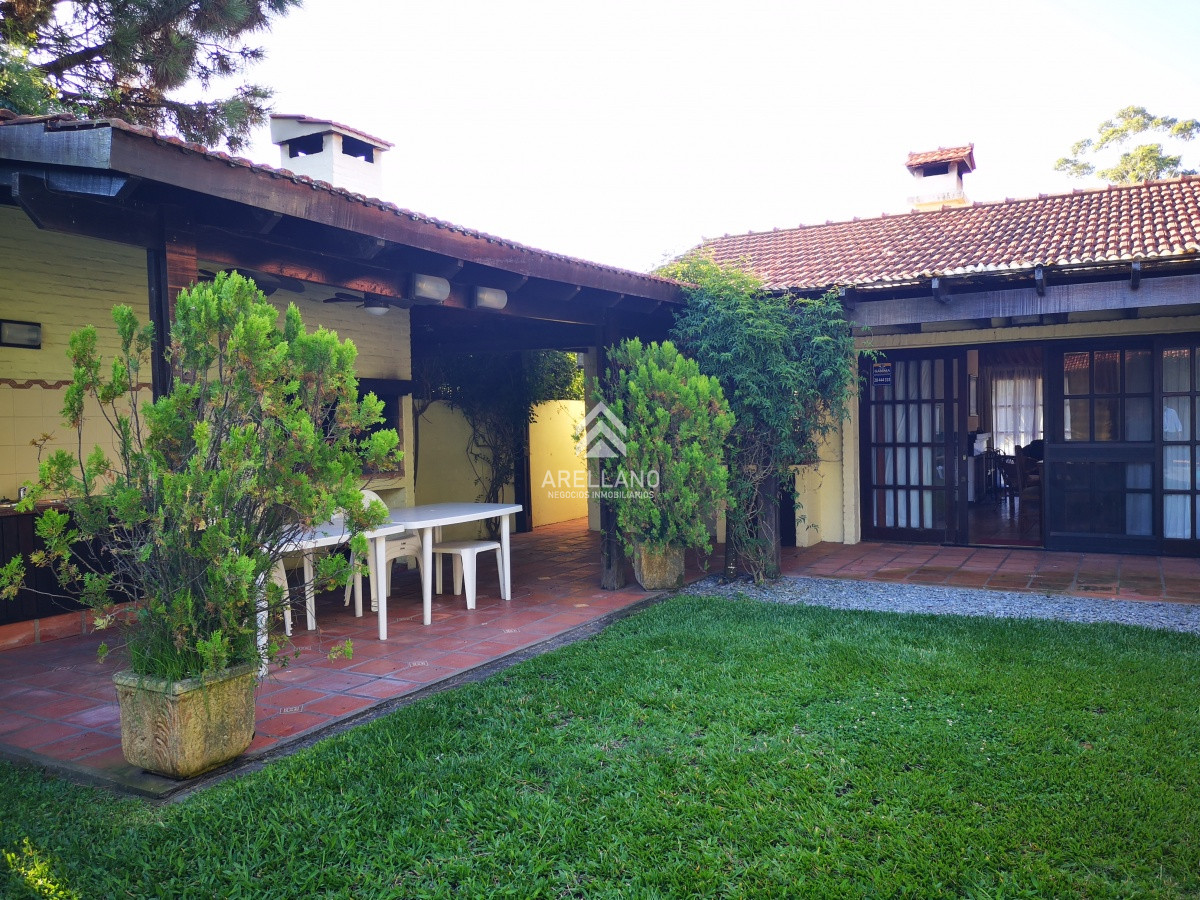 Casa ID.2576 - Venta casa 3 dormitorios 