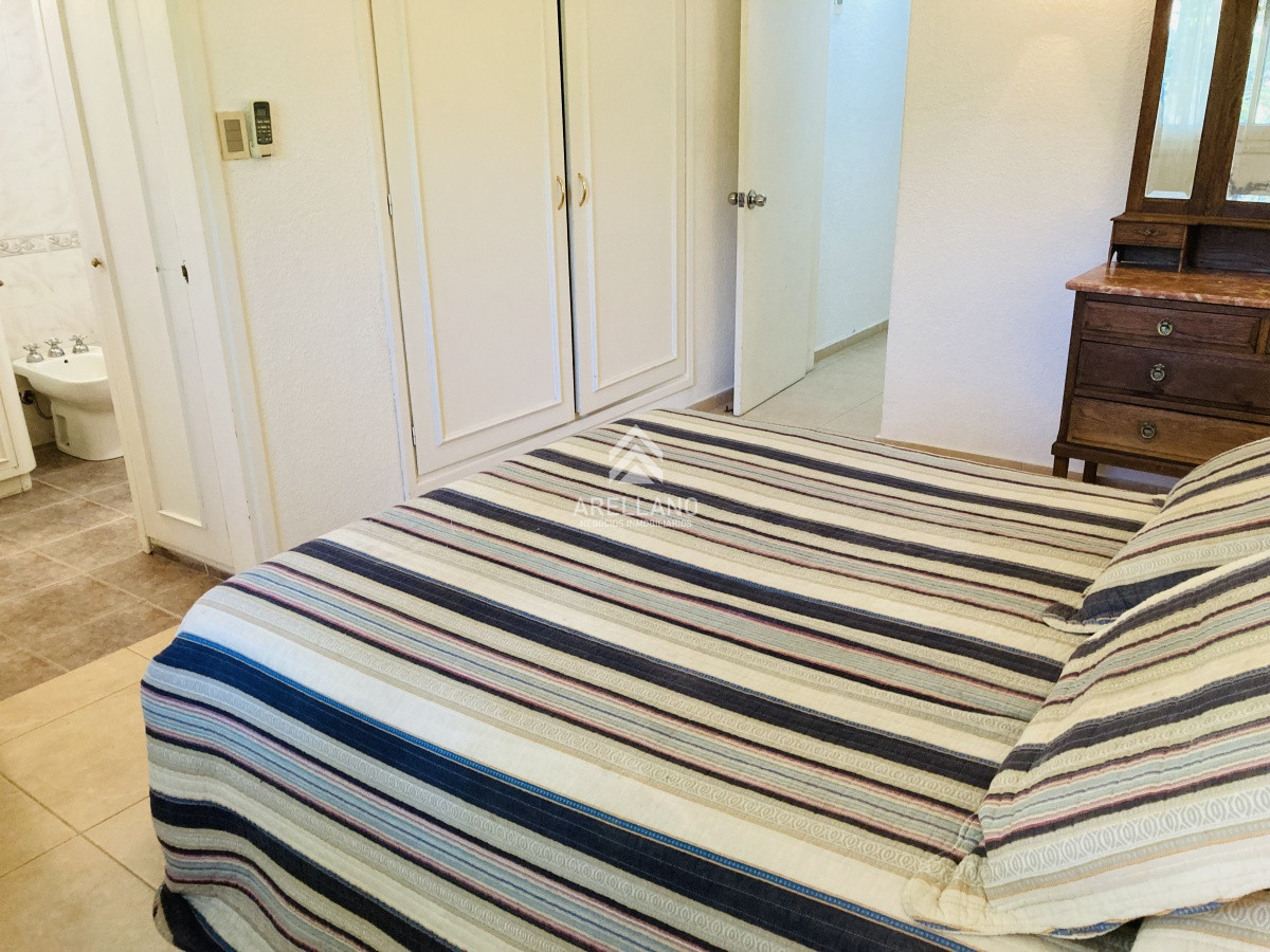 Casa ID.4231 - Venta casa 3 dormitorios  y dependencia de servicio 