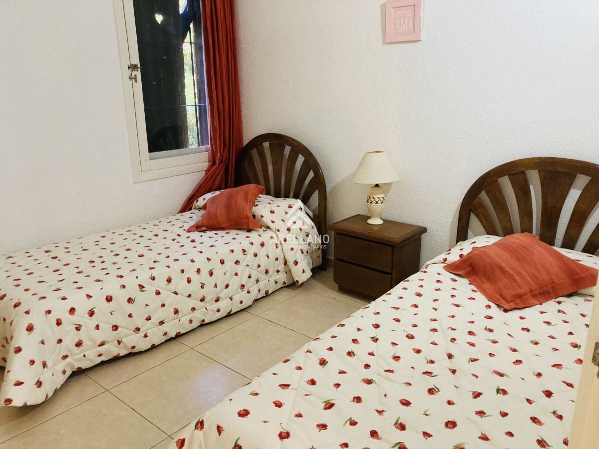Casa ID.4231 - Venta casa 3 dormitorios  y dependencia de servicio 