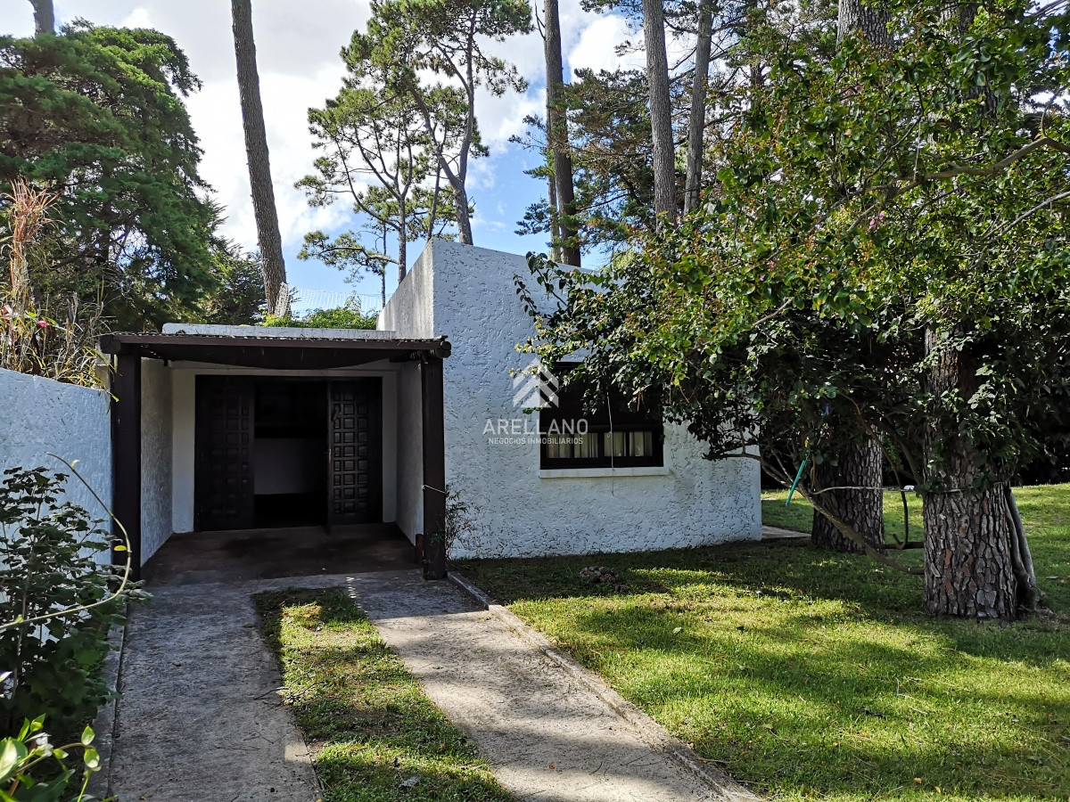 Casa ID.4231 - Venta casa 3 dormitorios  y dependencia de servicio 