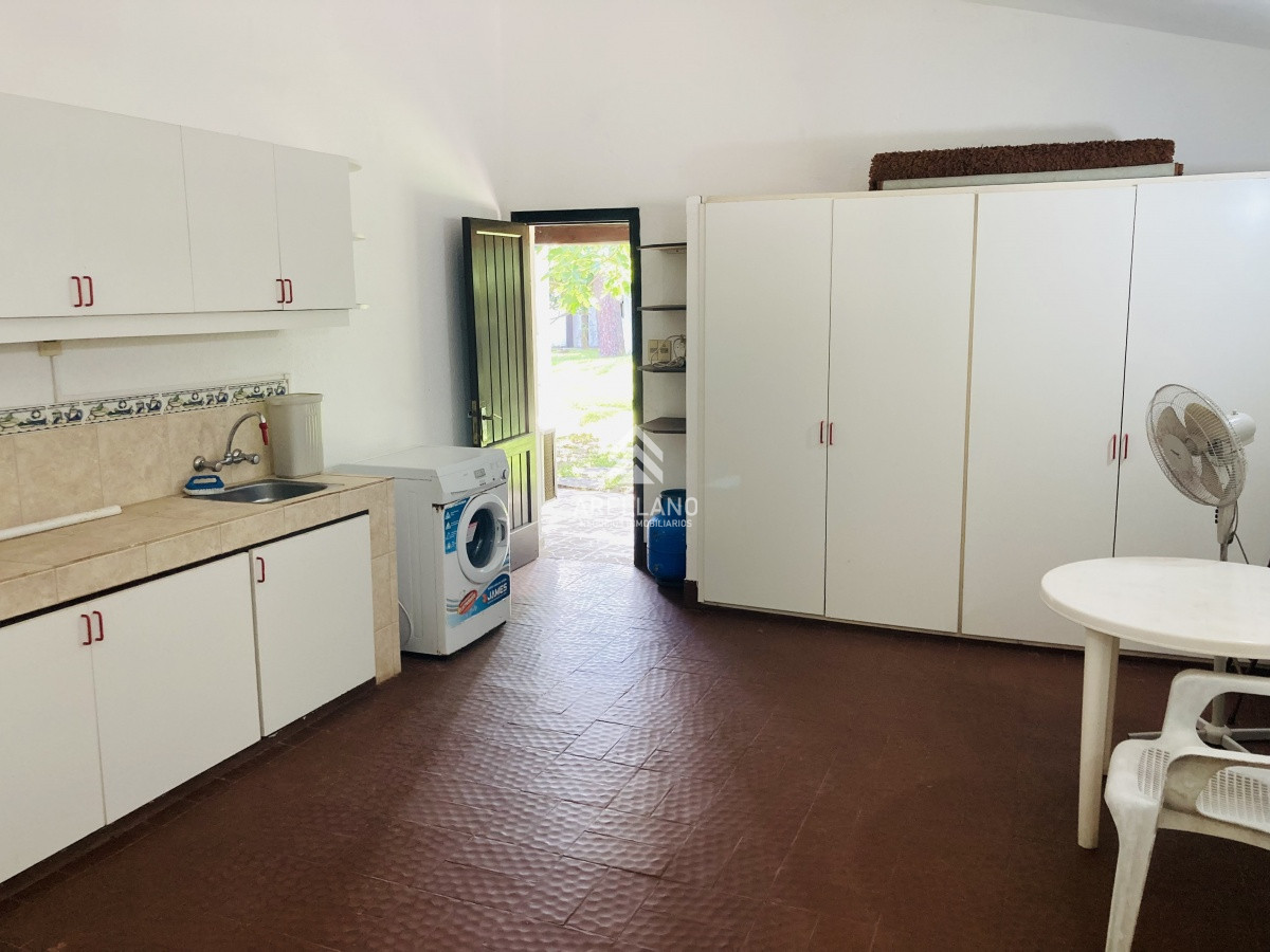 Casa ID.4231 - Venta casa 3 dormitorios  y dependencia de servicio 