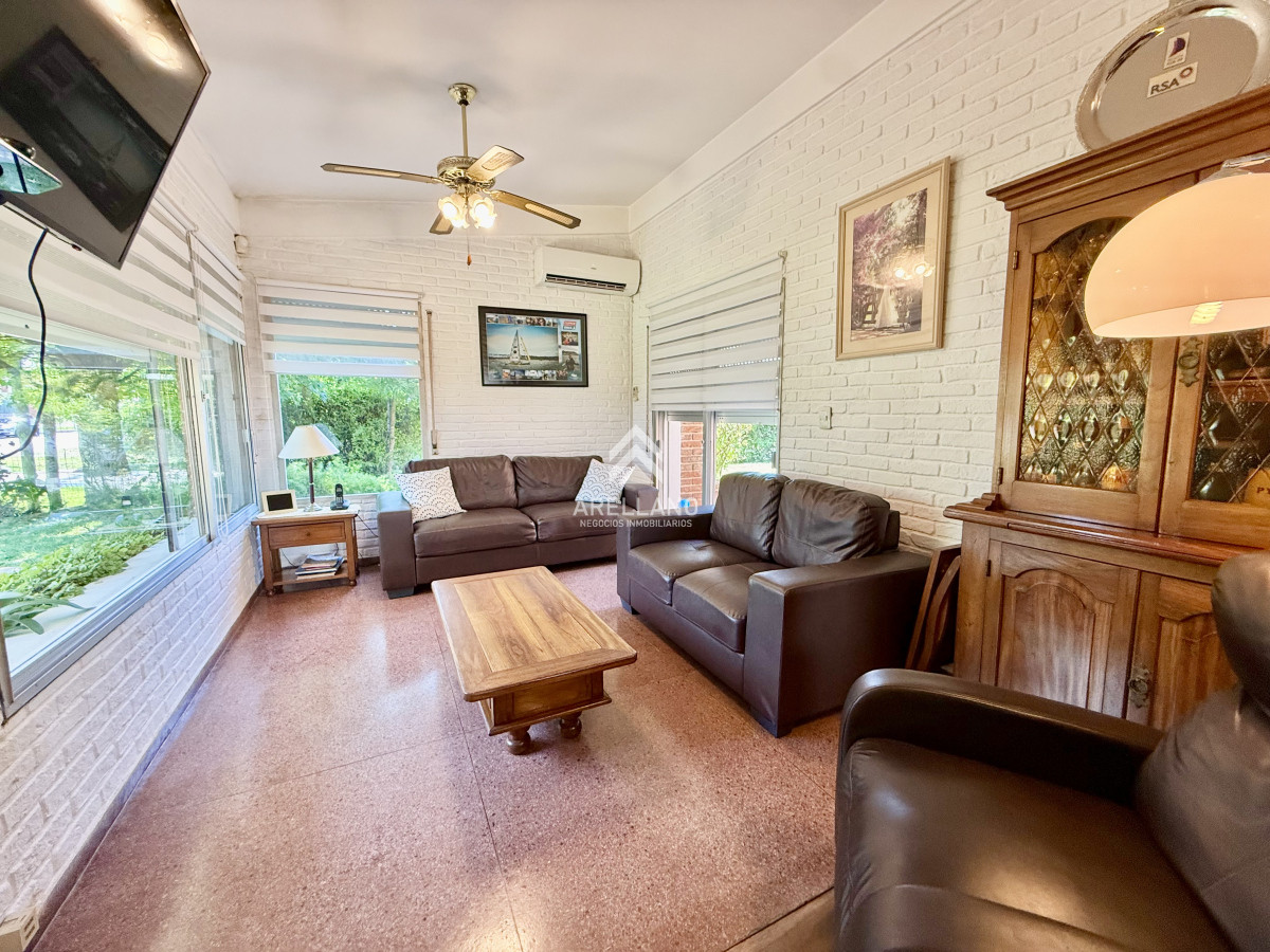 Casa ID.4352 - Casa en venta 3 DORMITORIOS Y DEPENDENCIA