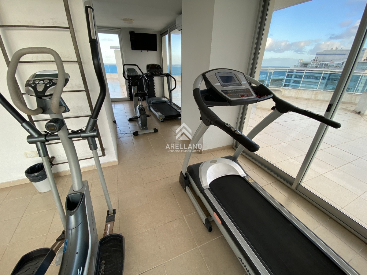 Apartamento ID.1428 - Venta Hermoso apartamento de 3 dormitorios más dependencia de servicio