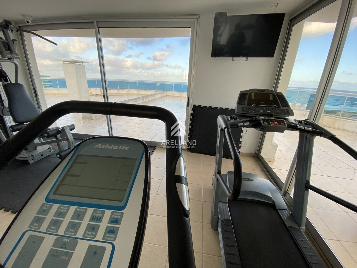 Apartamento ID.1428 - Venta Hermoso apartamento de 3 dormitorios más dependencia de servicio