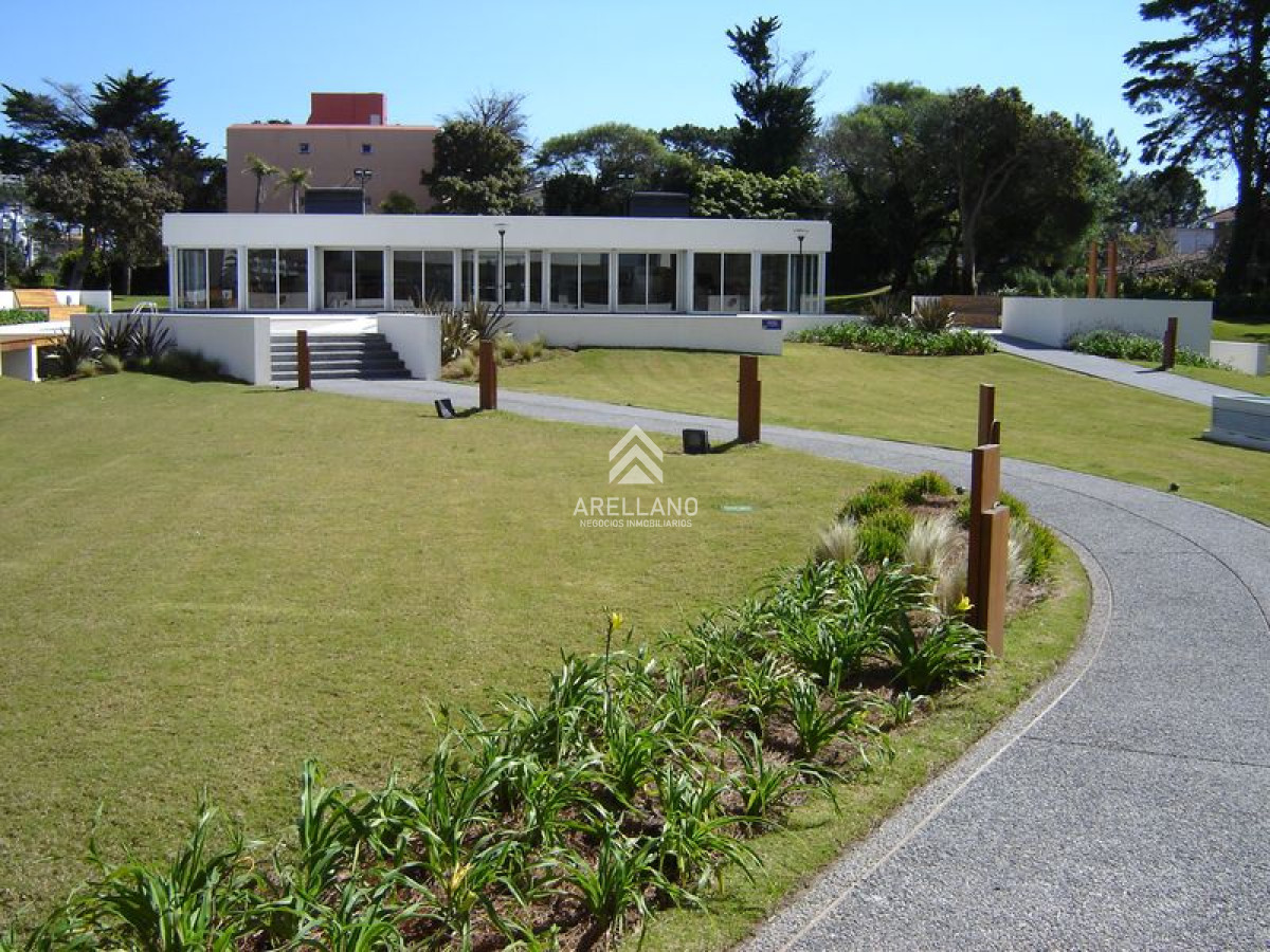 Apartamento ID.1445 - Venta apartamento 3 dormitorios y dependencia 