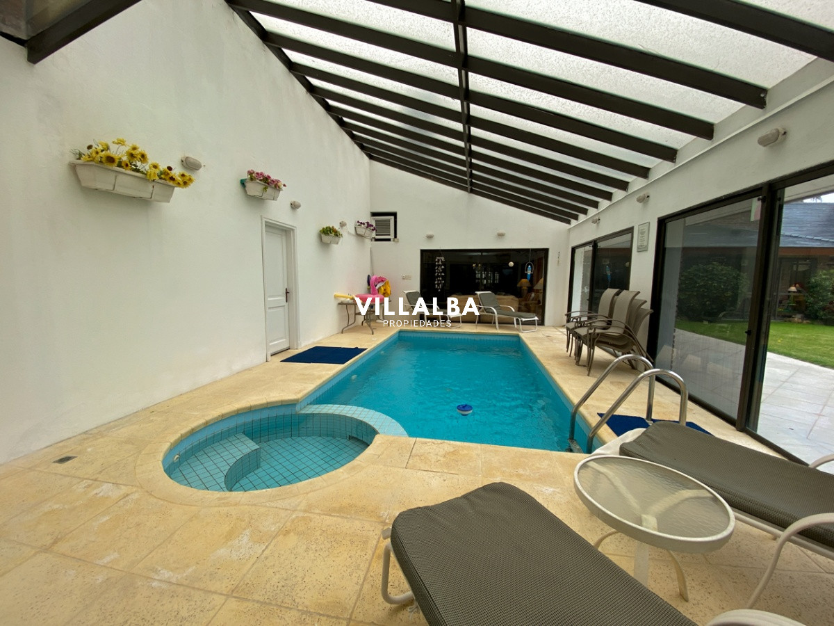 Apartamento ID.572 - Casa en venta Playa Mansa 7 dormitorios o mas