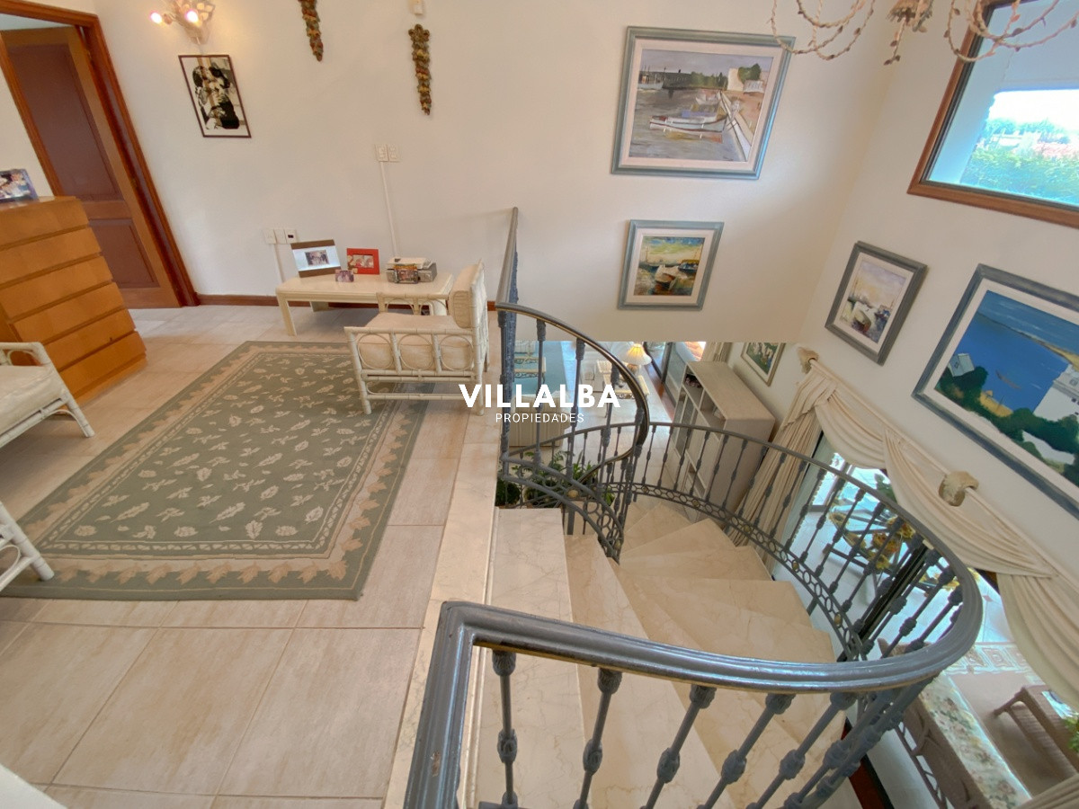 Apartamento ID.572 - Casa en venta Playa Mansa 7 dormitorios o mas