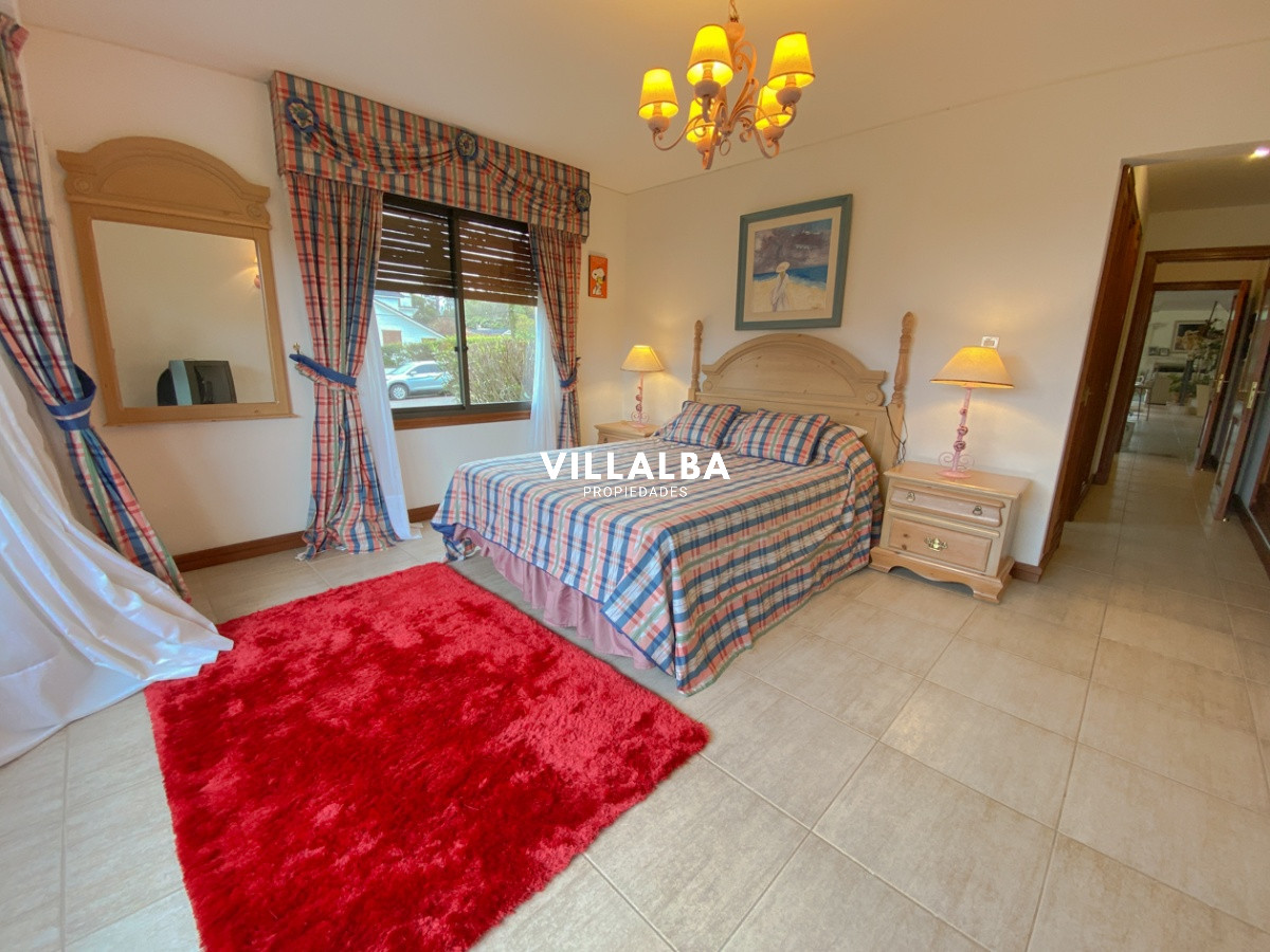 Apartamento ID.572 - Casa en venta Playa Mansa 7 dormitorios o mas