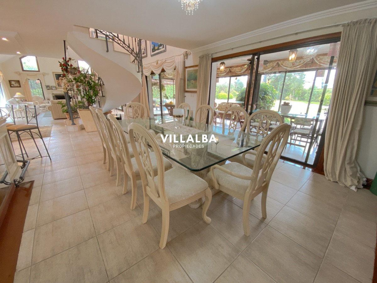 Apartamento ID.572 - Casa en venta Playa Mansa 7 dormitorios o mas